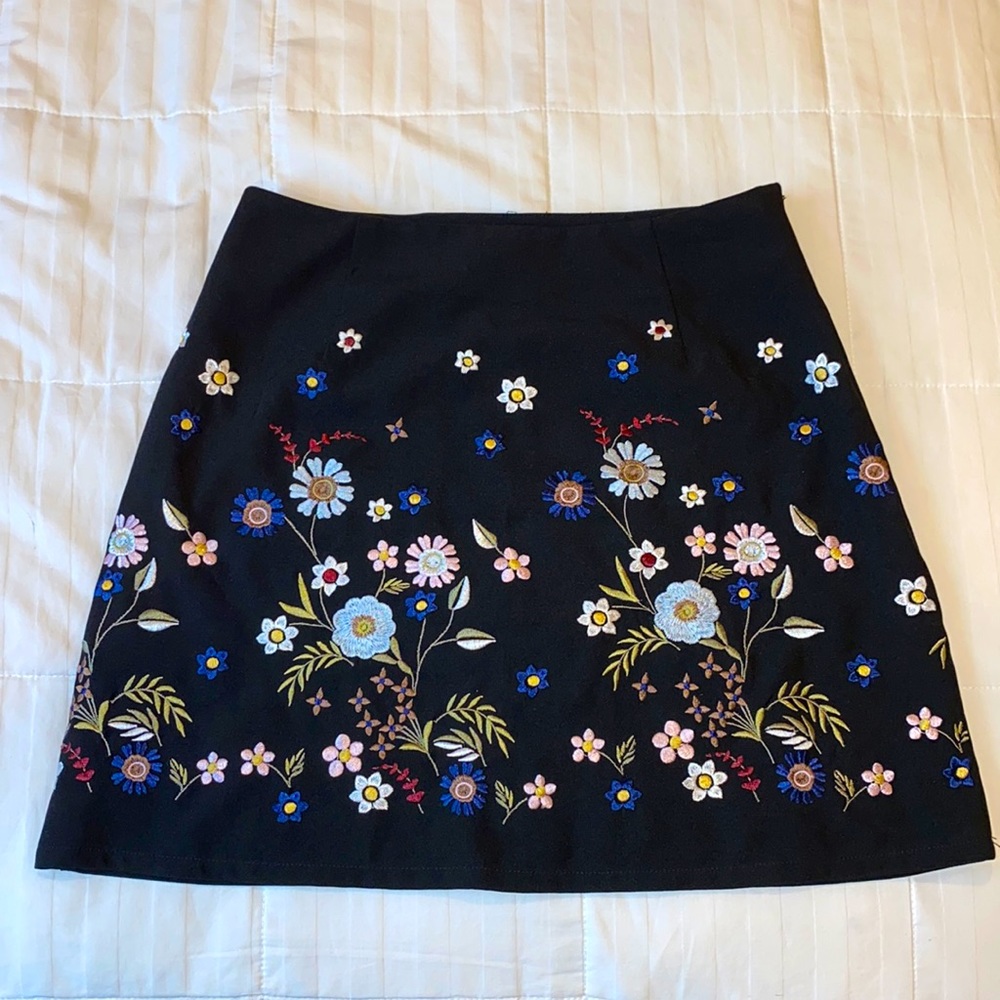 Floral Embroidered Mini Skirt - Black